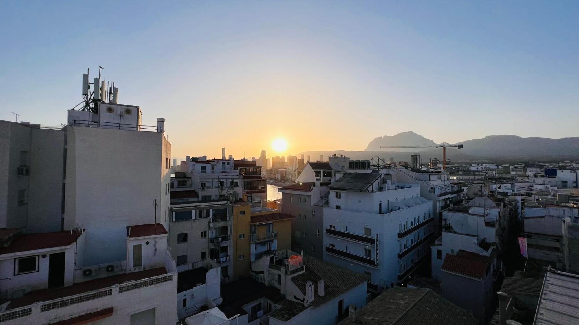 Апартаменты Atico Con Vistas En El Casco Antiguo De Бенидорм Экстерьер фото